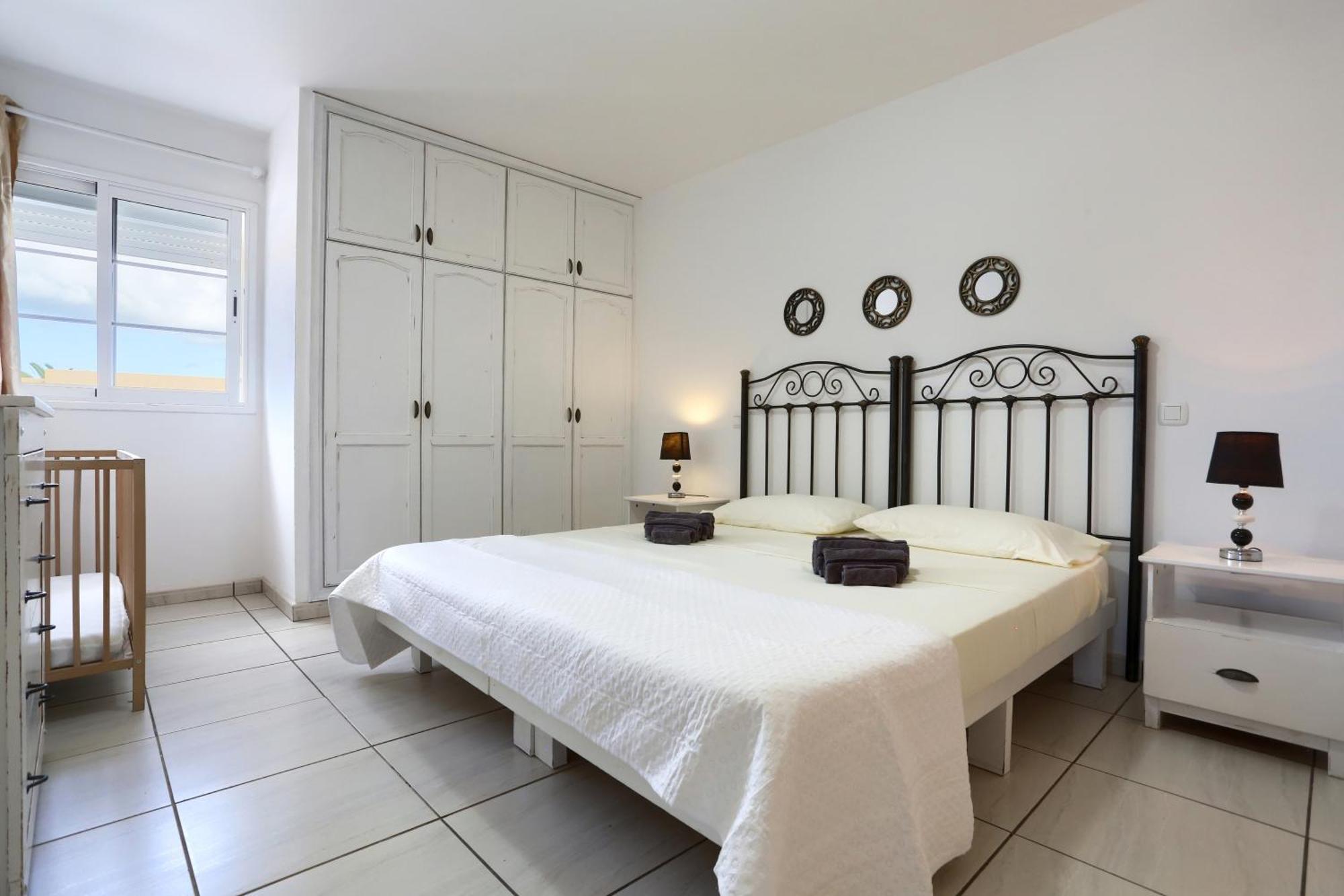 Residencia Lena Apartment คอร์ราเลโฮ ภายนอก รูปภาพ
