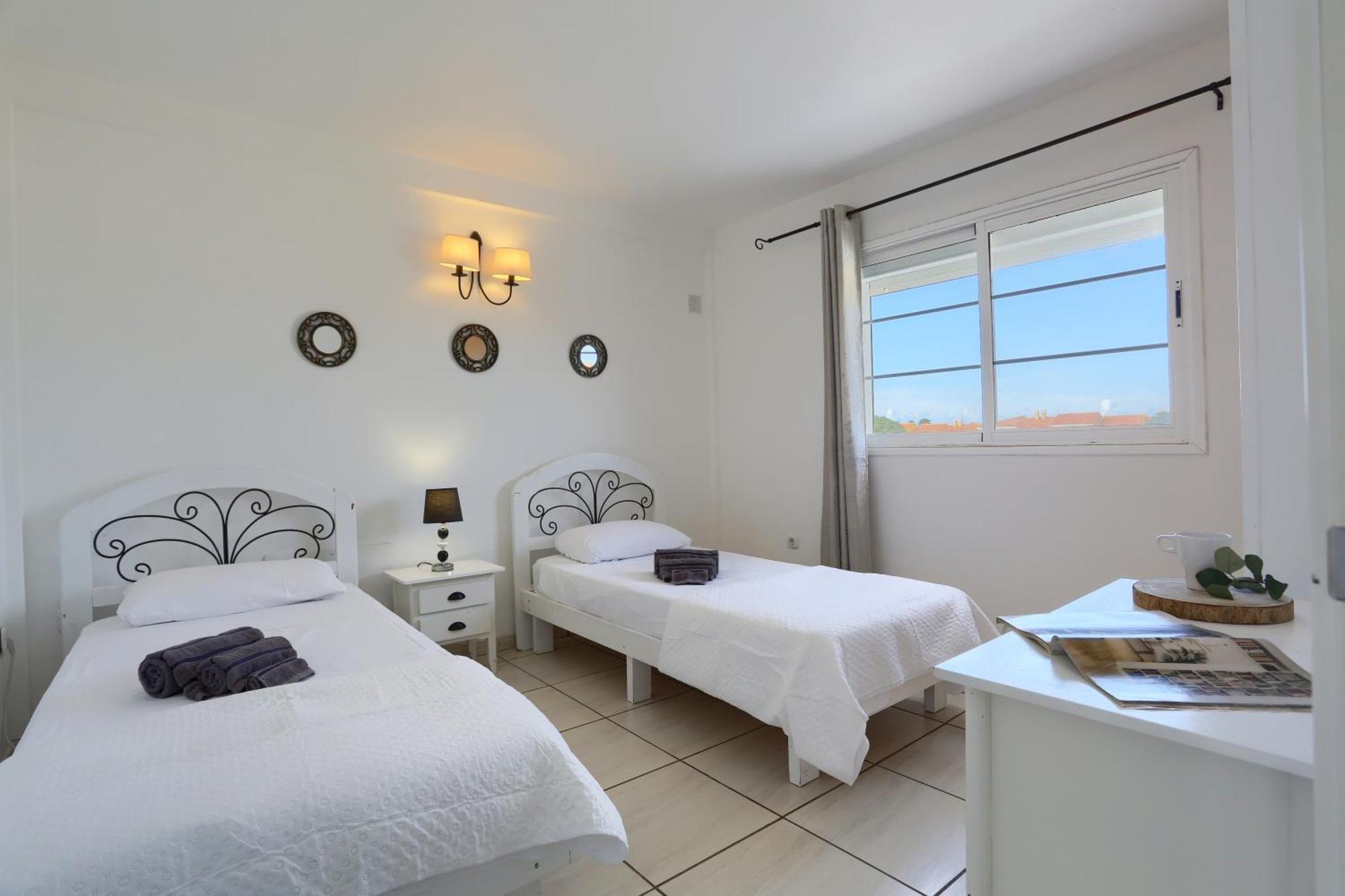 Residencia Lena Apartment คอร์ราเลโฮ ภายนอก รูปภาพ
