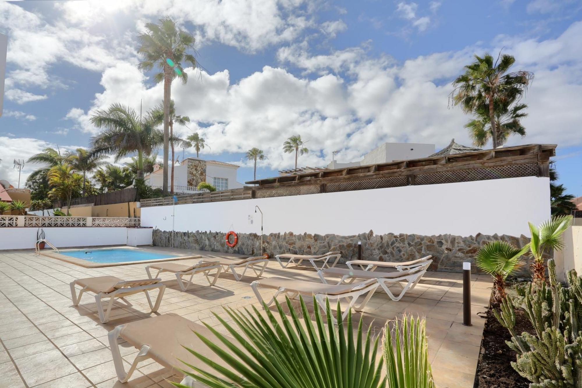 Residencia Lena Apartment คอร์ราเลโฮ ภายนอก รูปภาพ