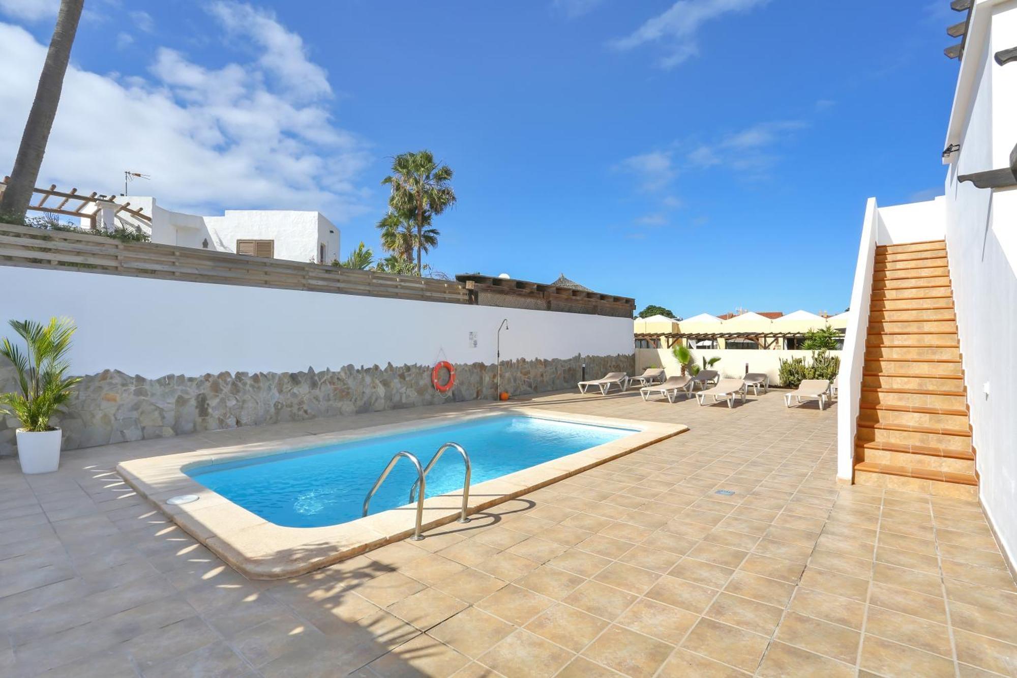 Residencia Lena Apartment คอร์ราเลโฮ ภายนอก รูปภาพ