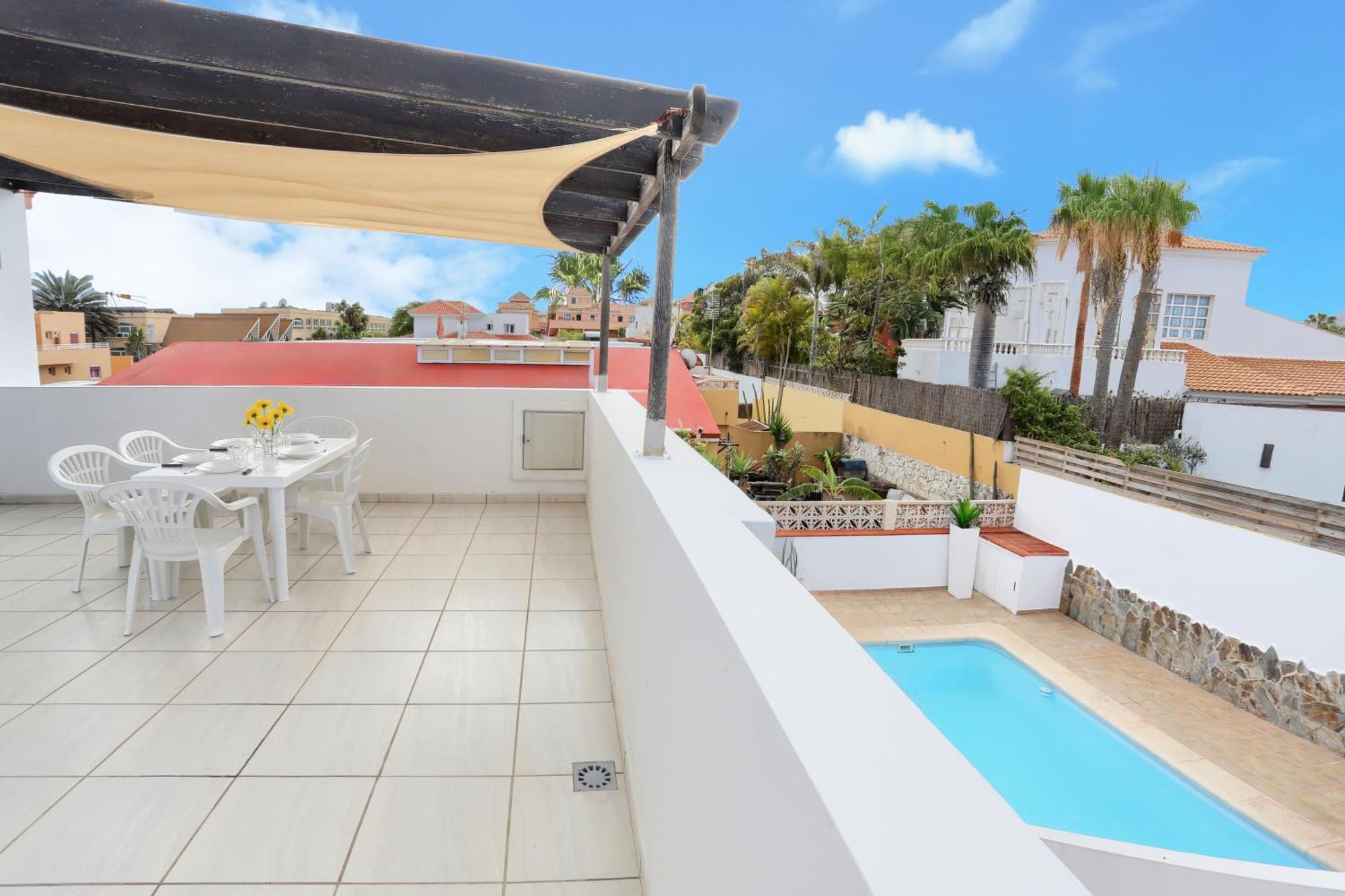 Residencia Lena Apartment คอร์ราเลโฮ ภายนอก รูปภาพ