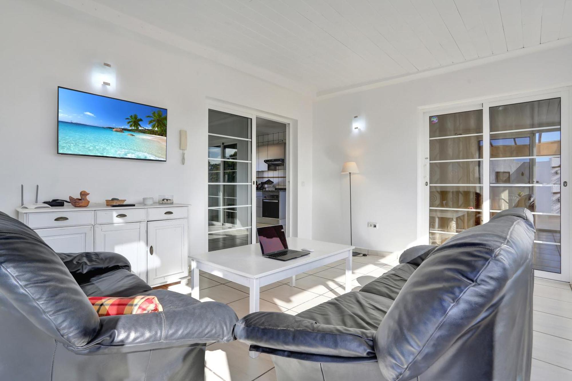Residencia Lena Apartment คอร์ราเลโฮ ภายนอก รูปภาพ