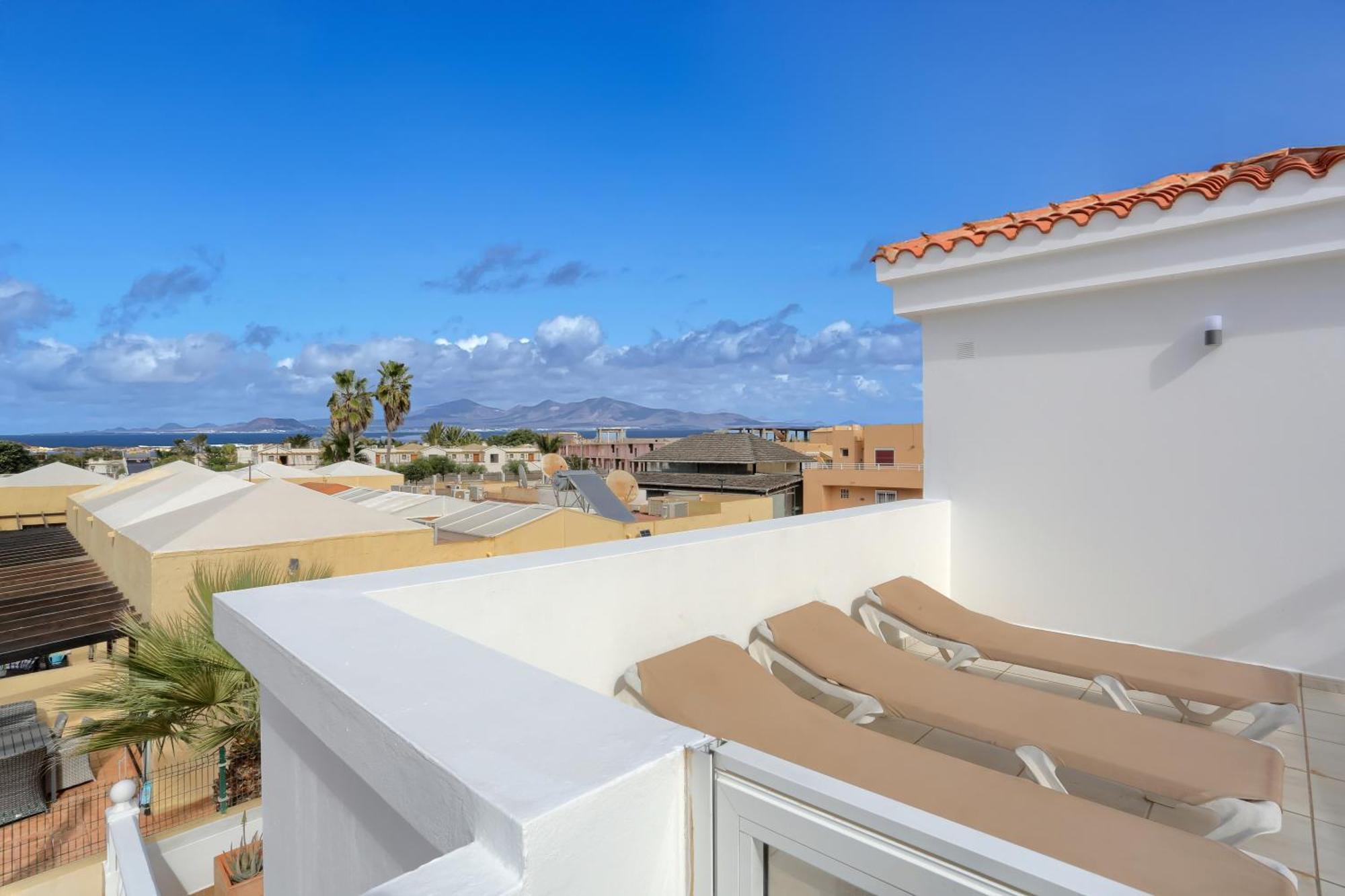 Residencia Lena Apartment คอร์ราเลโฮ ภายนอก รูปภาพ