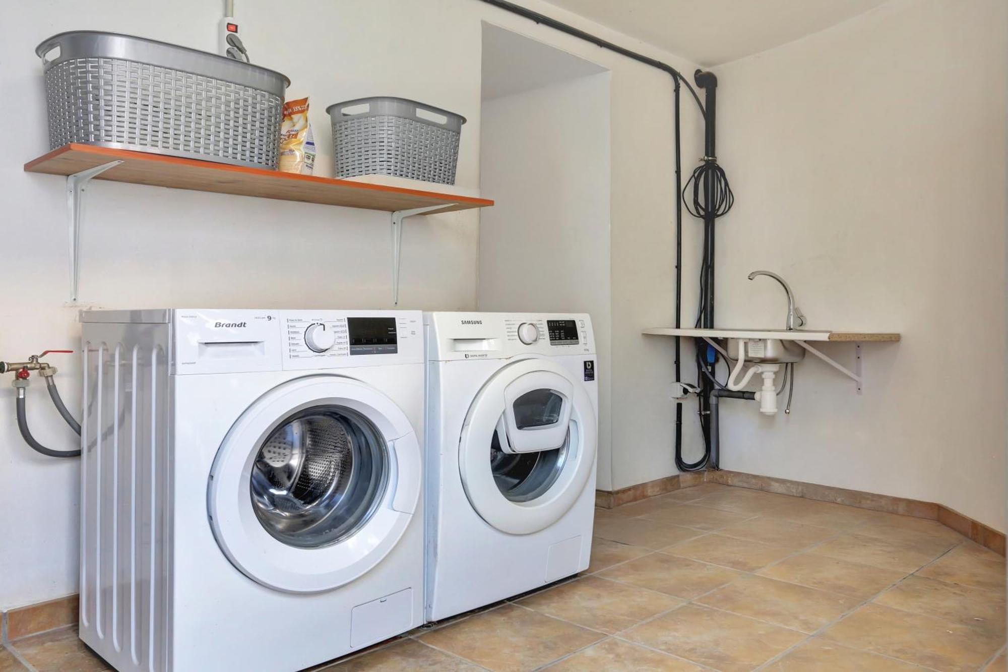 Residencia Lena Apartment คอร์ราเลโฮ ภายนอก รูปภาพ