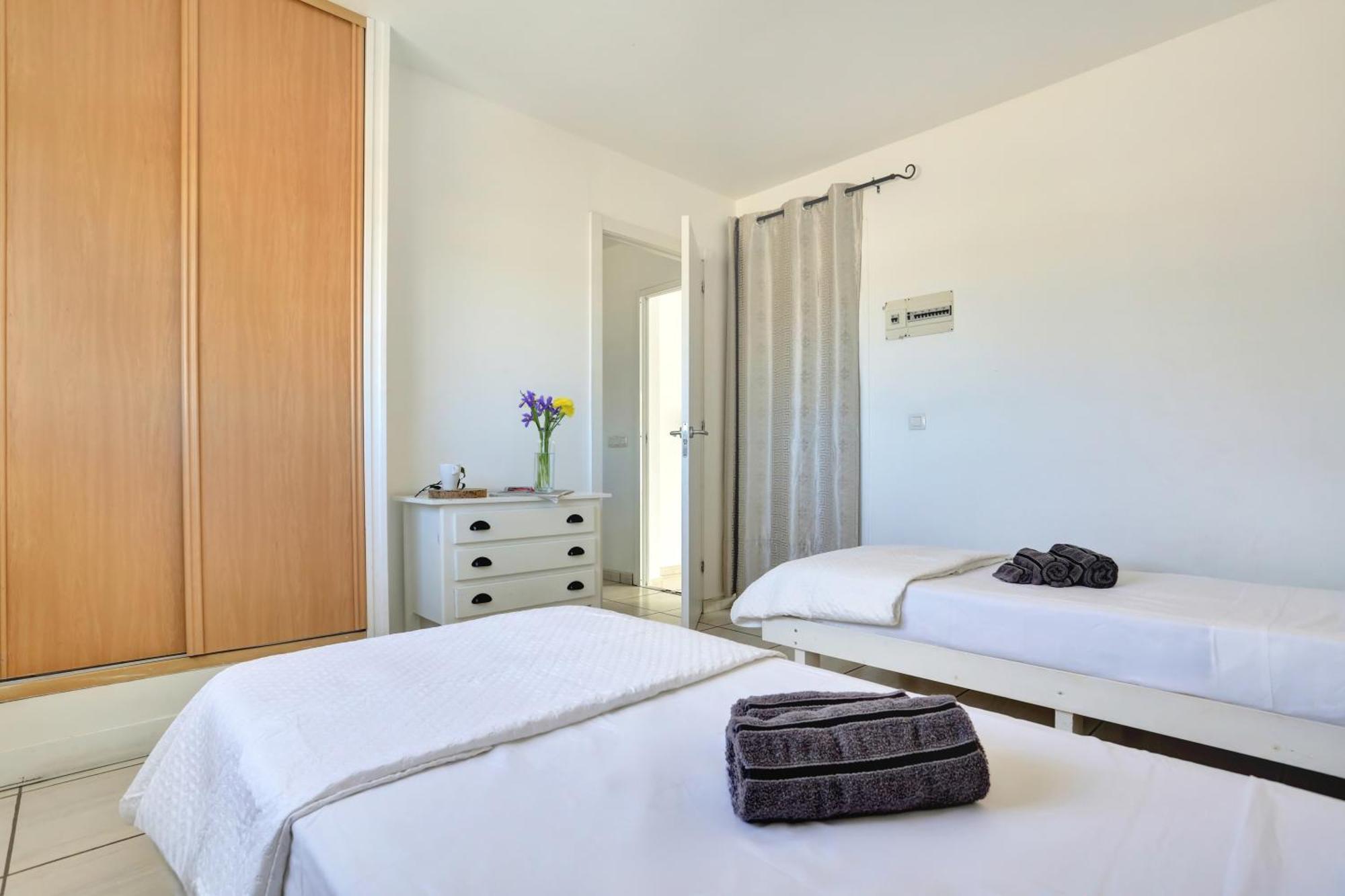 Residencia Lena Apartment คอร์ราเลโฮ ภายนอก รูปภาพ