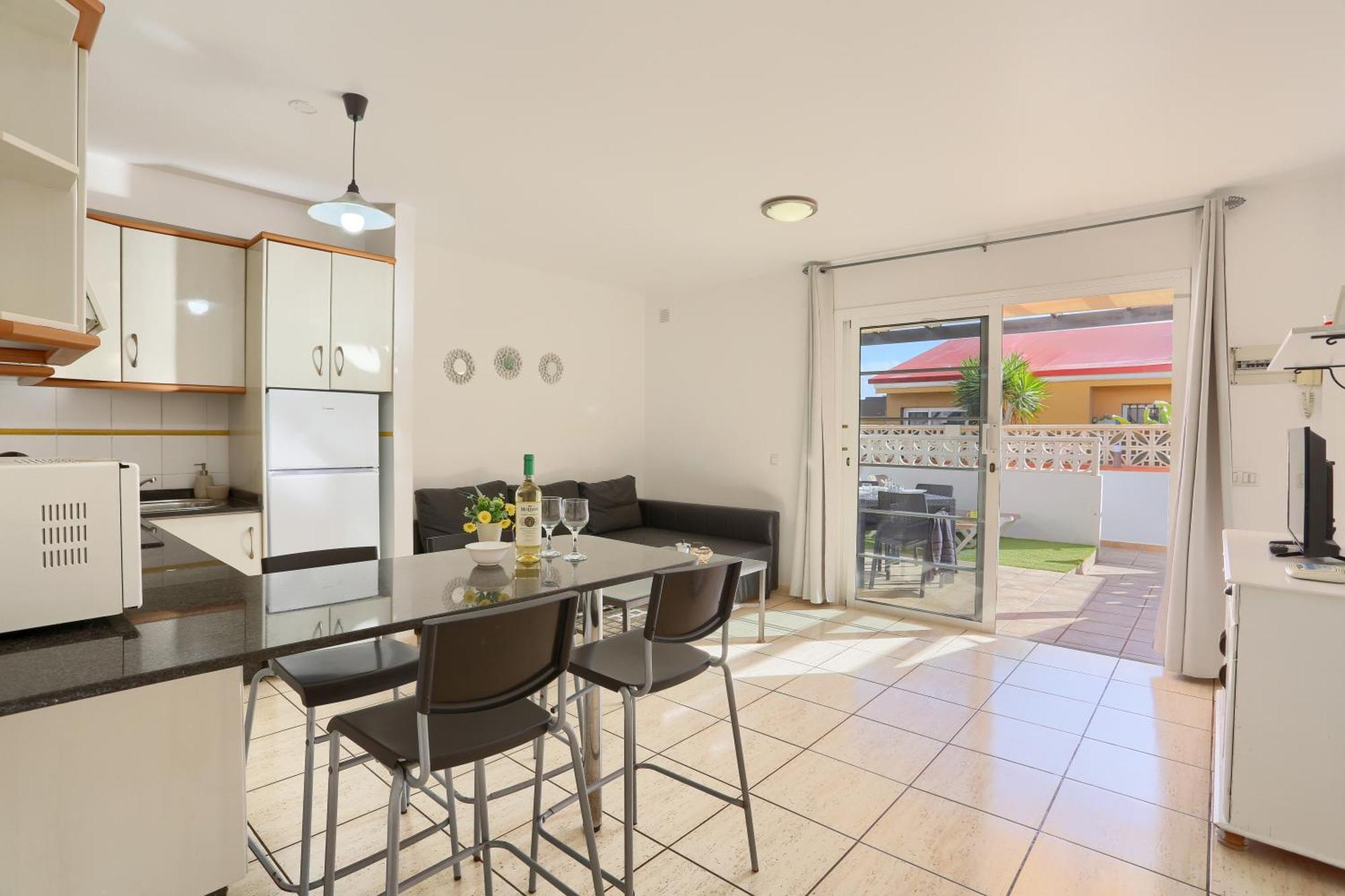 Residencia Lena Apartment คอร์ราเลโฮ ภายนอก รูปภาพ