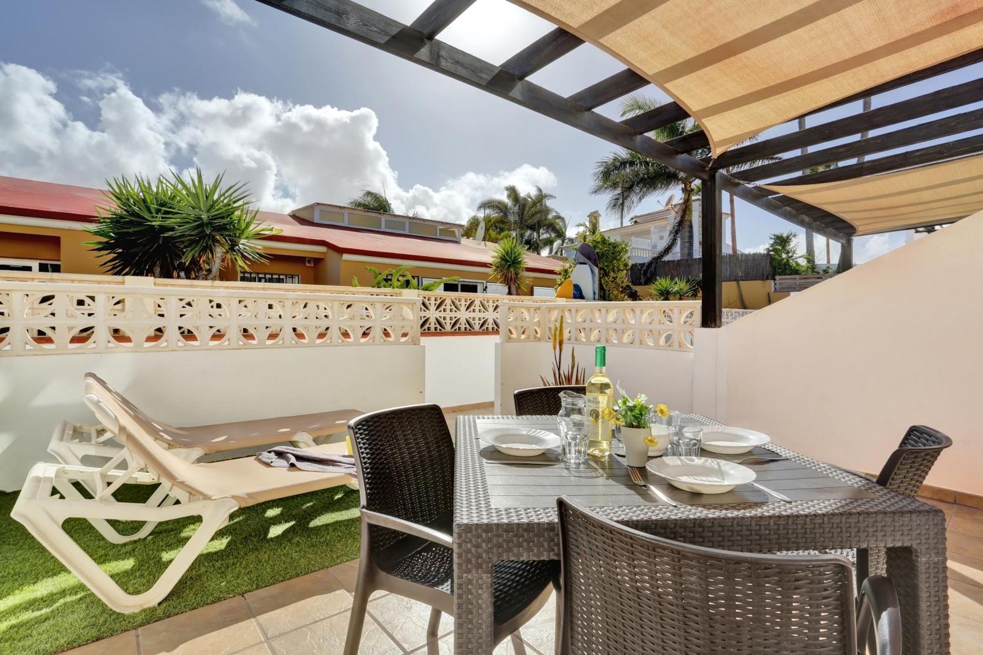 Residencia Lena Apartment คอร์ราเลโฮ ภายนอก รูปภาพ