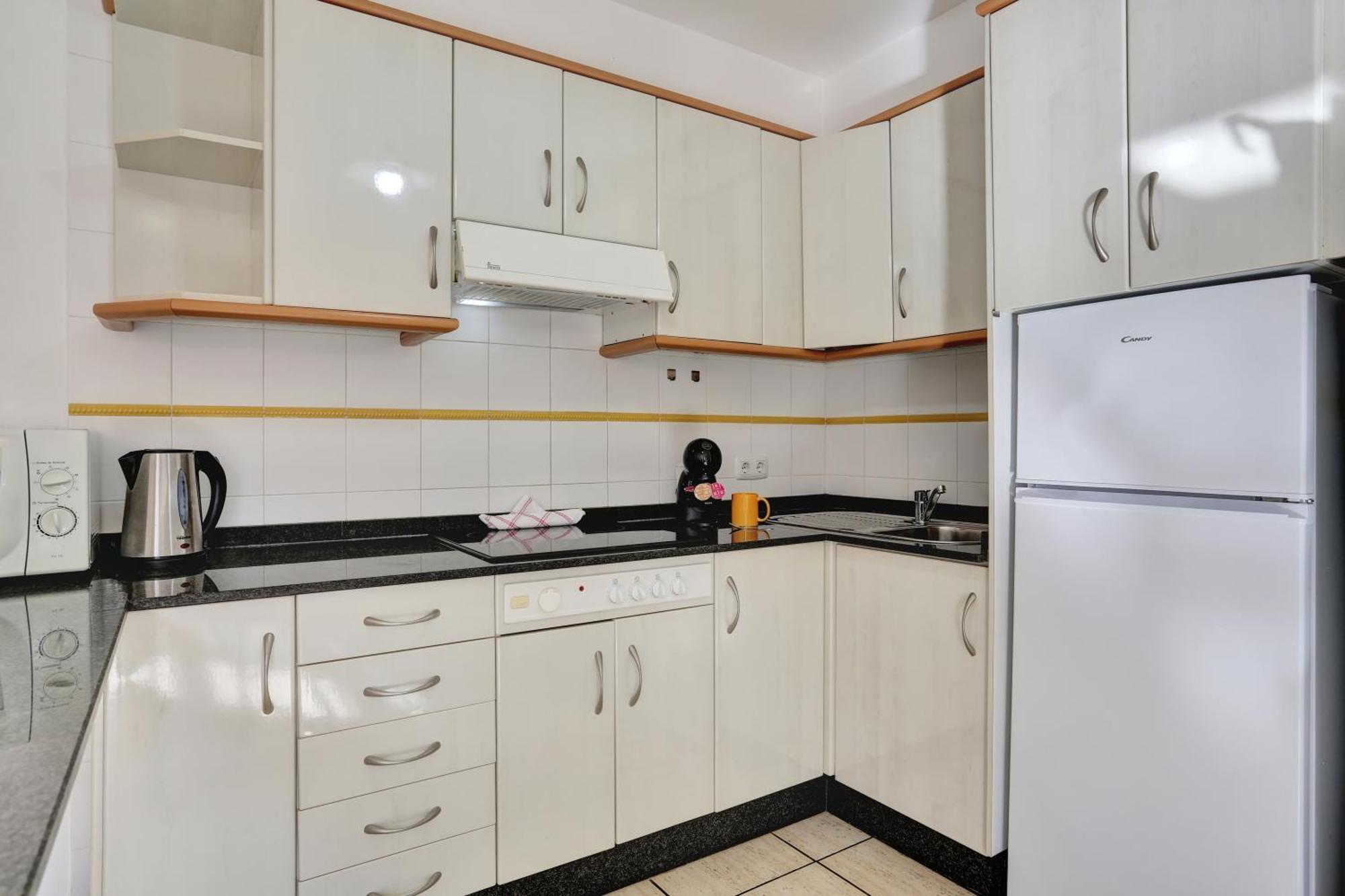 Residencia Lena Apartment คอร์ราเลโฮ ภายนอก รูปภาพ