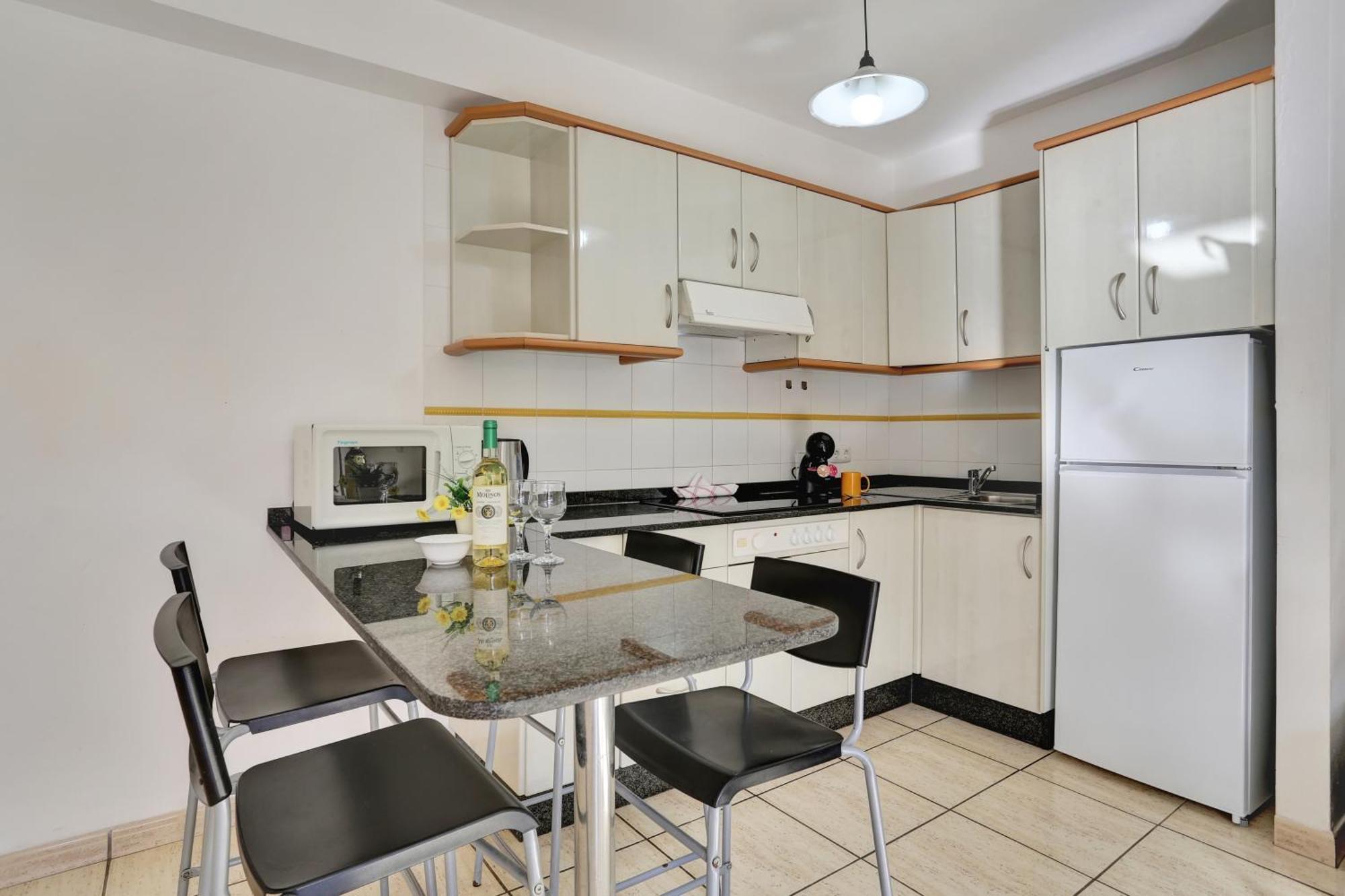 Residencia Lena Apartment คอร์ราเลโฮ ภายนอก รูปภาพ
