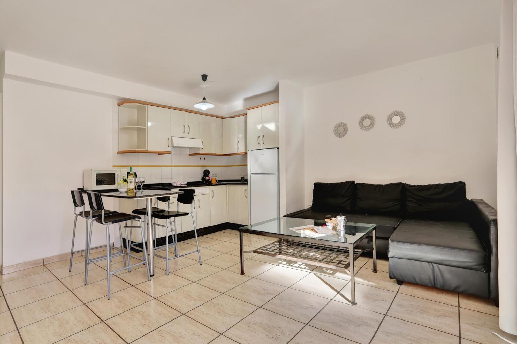Residencia Lena Apartment คอร์ราเลโฮ ภายนอก รูปภาพ