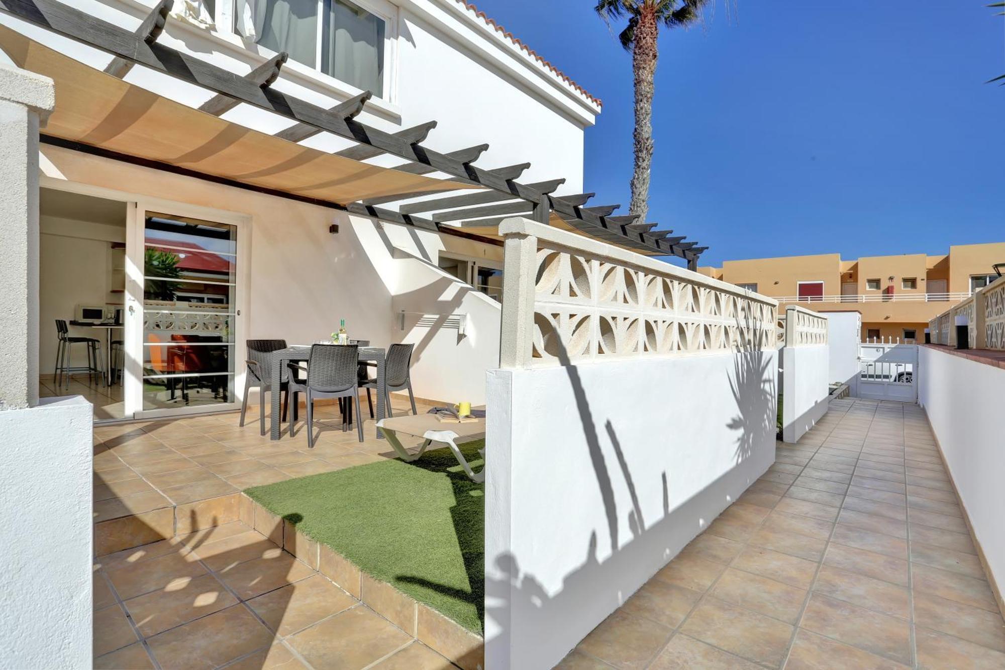 Residencia Lena Apartment คอร์ราเลโฮ ภายนอก รูปภาพ